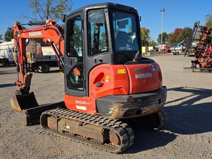 2017-kubota-kx040-4-image-4