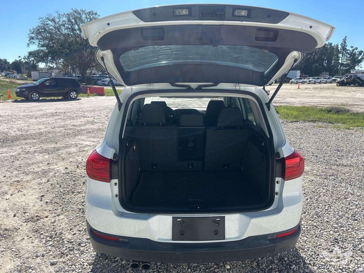 2015-volkswagen-tiguan-image-17
