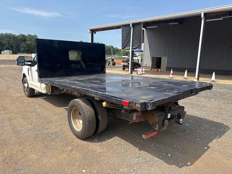 2020-ford-f350-xl-image-3