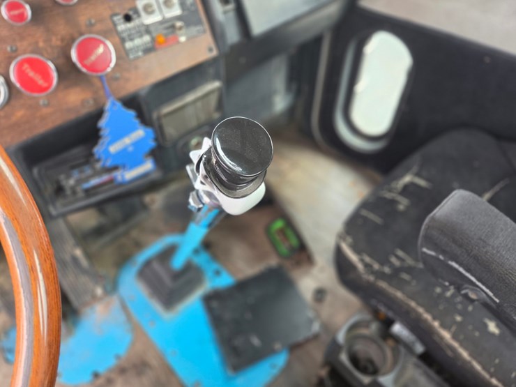 1994-peterbilt-379-image-38