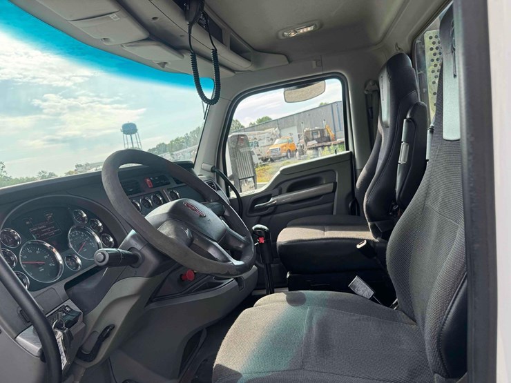 2016-kenworth-t880-image-24