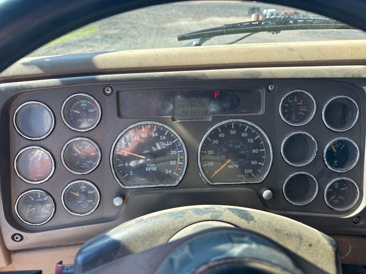 2006-mack-granite-cv713-image-31
