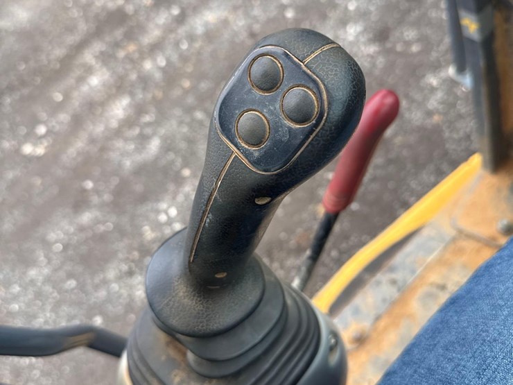 2019-deere-85g-image-28