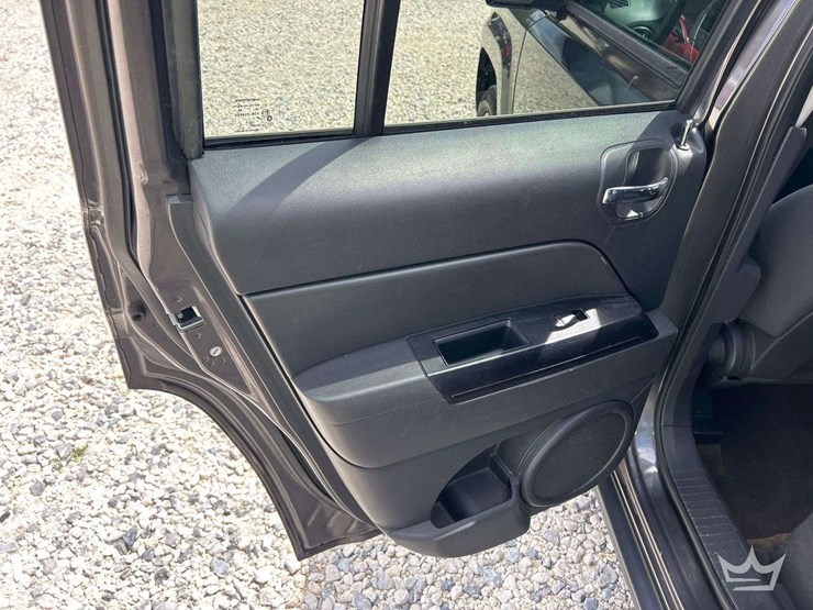 2014-jeep-patriot-image-17