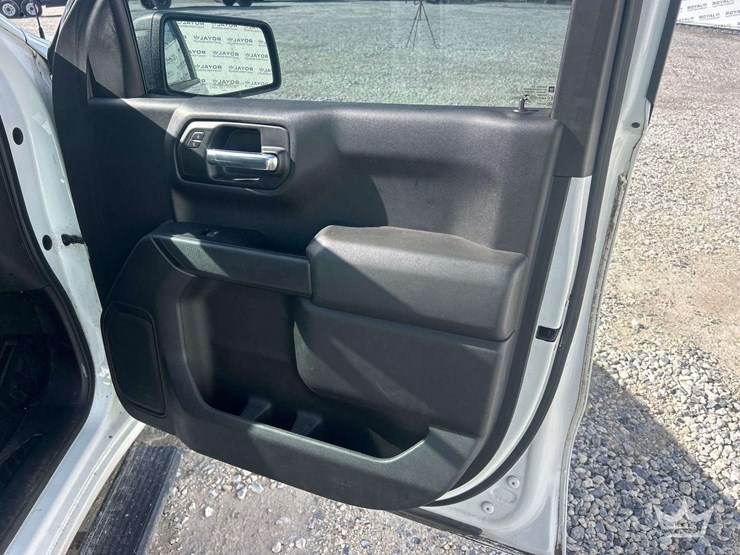 2019-chevrolet-silverado-1500-image-25