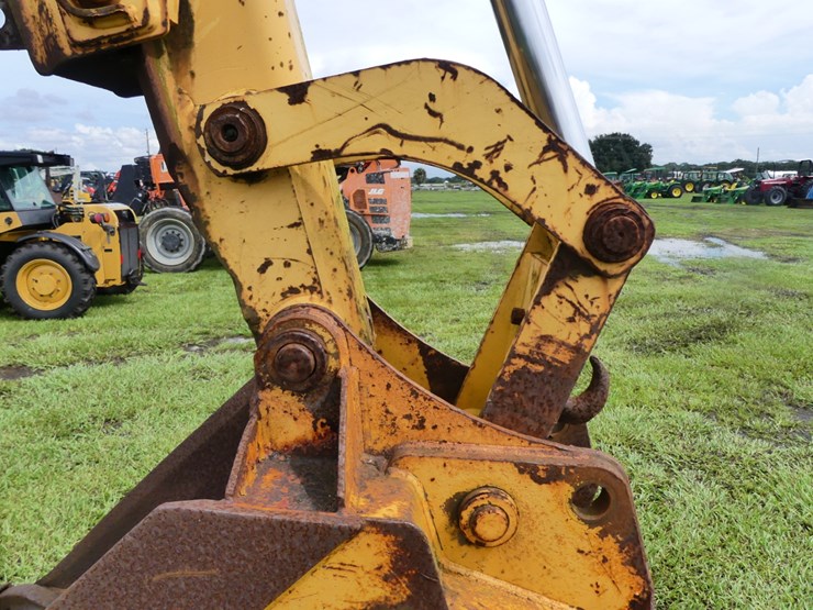 new-holland-675e-image-12