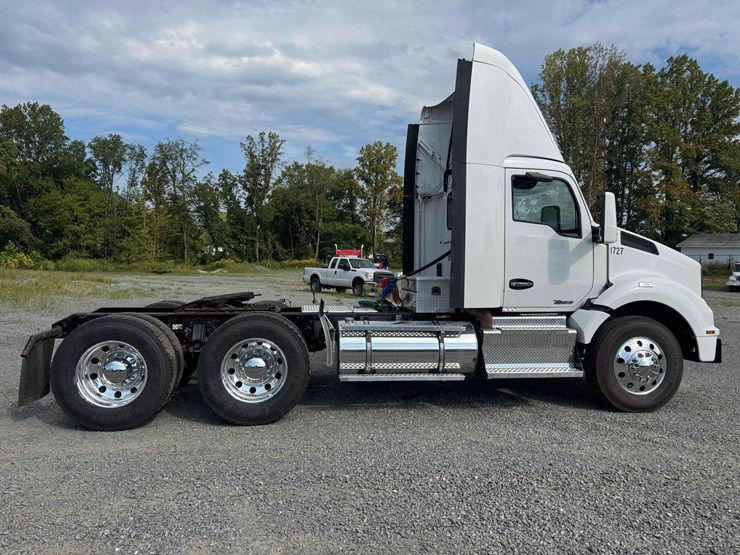 2016-kenworth-t880-image-6