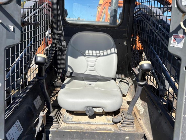 new-holland-l230-image-16