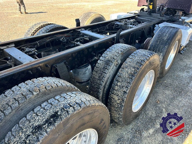 2016-peterbilt-367-image-89