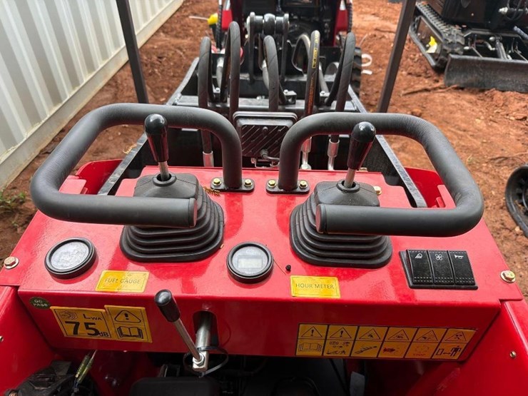 2026-future-323w-mini-skid-steer-loader-image-6