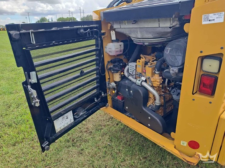 2023-caterpillar-246d3-image-17