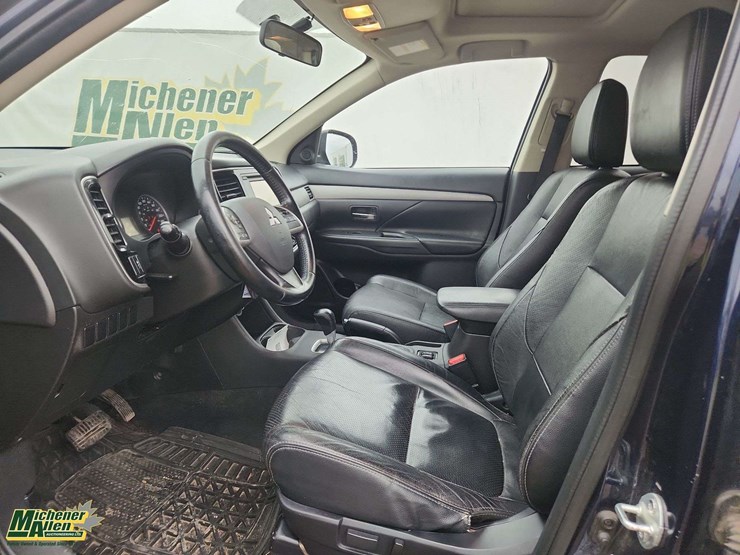 2014-mitsubishi-outlander-image-11