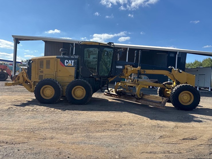 2011-caterpillar-140m2-vhp-plus-image-8