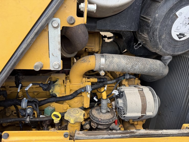 2023-deere-750l-xlt-image-14