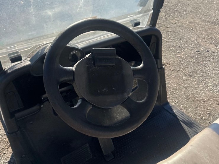 e-z-go-elite-rxv-4-passenger-golf-cart-image-12