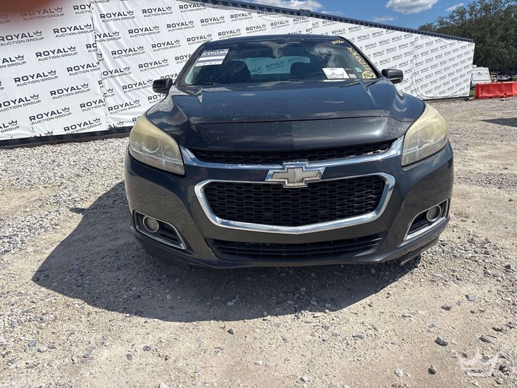 2015-chevrolet-malibu-sedan-image-24