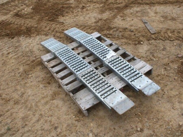set-of-tri-folding-ramps-71"x9"-image-2