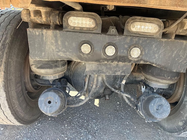 2016-kenworth-t800-image-15