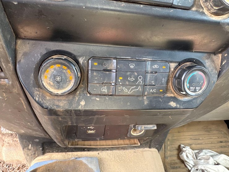 2020-ford-f350-xl-image-24