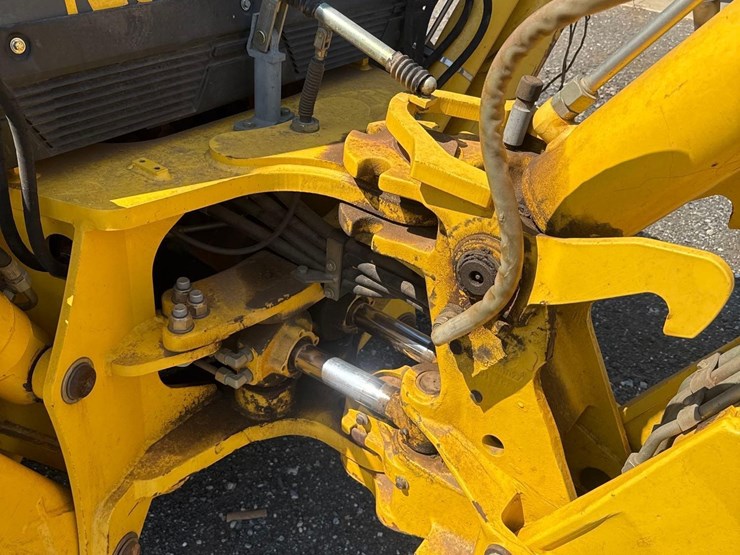new-holland-lb75b-image-13