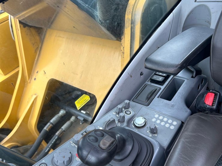 2024-john-deere-350-image-53