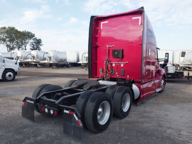2017-kenworth-t680-image-13