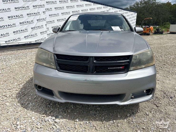 2014-dodge-avenger-sedan-image-27