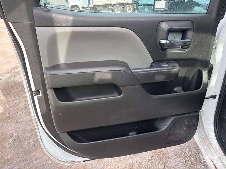 2018-chevrolet-silverado-3500-image-19