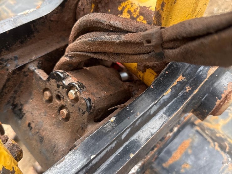 2023-caterpillar-306cr-image-13