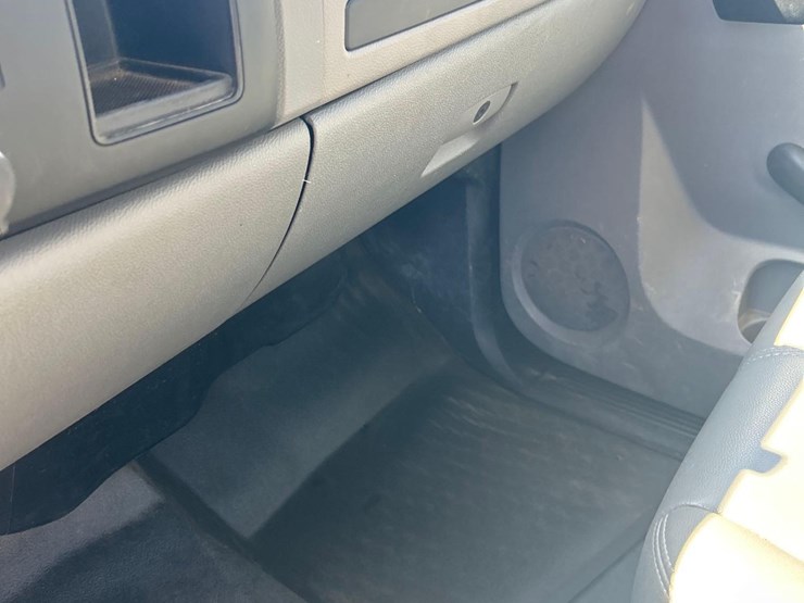 2013-chevrolet-2500-image-38