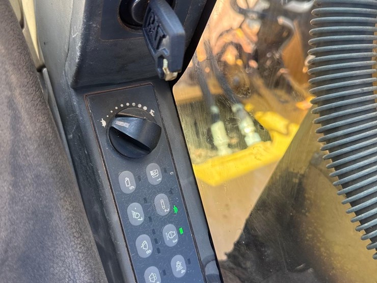 2013-caterpillar-320el-image-32