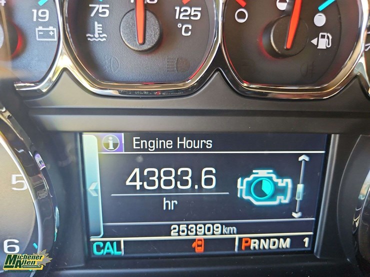2015-chevrolet-silverado-2500hd-lt-image-24