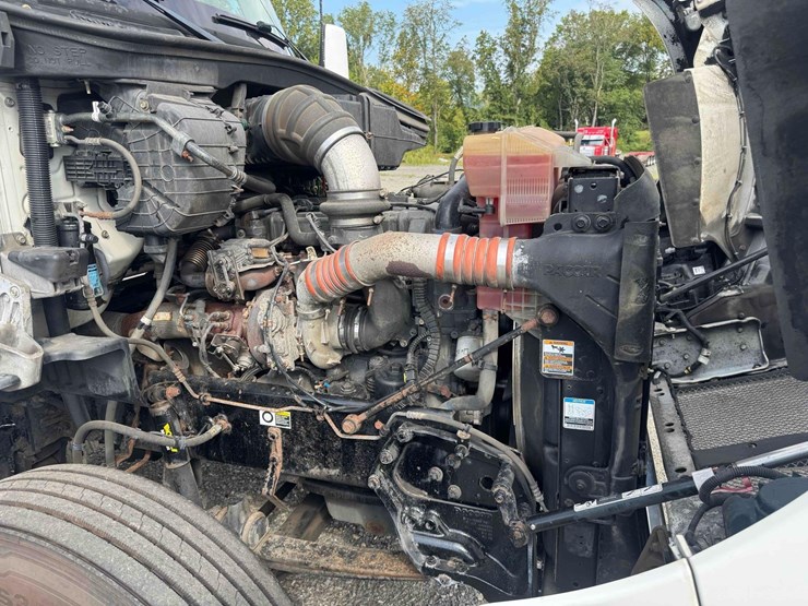 2016-kenworth-t880-image-22
