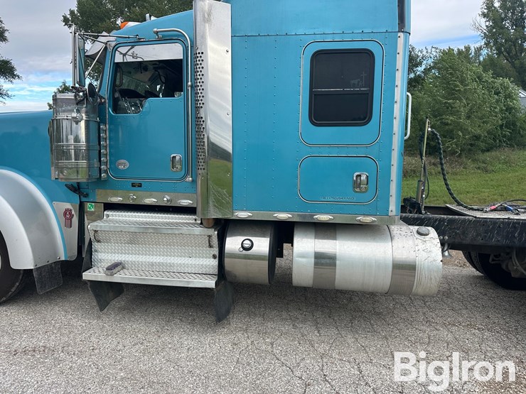 2018-kenworth-w900-image-9