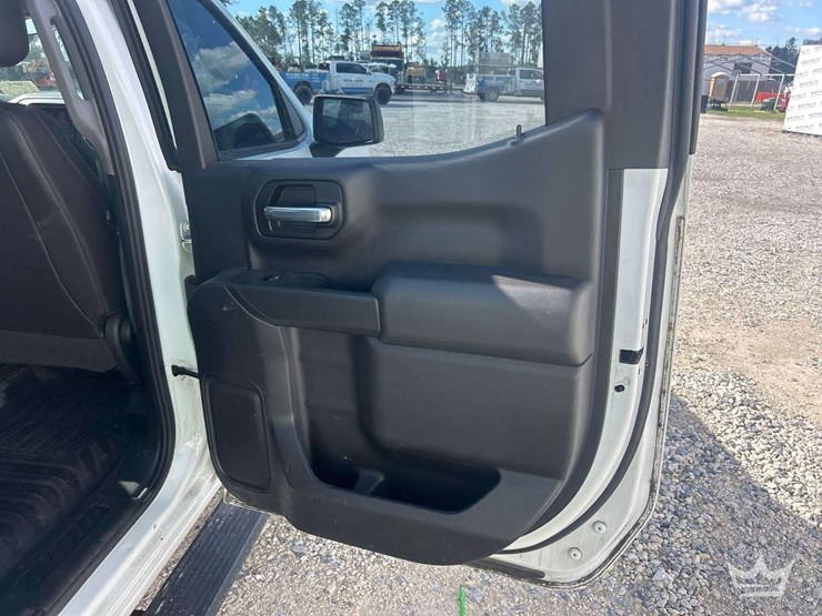 2019-chevrolet-silverado-1500-image-23