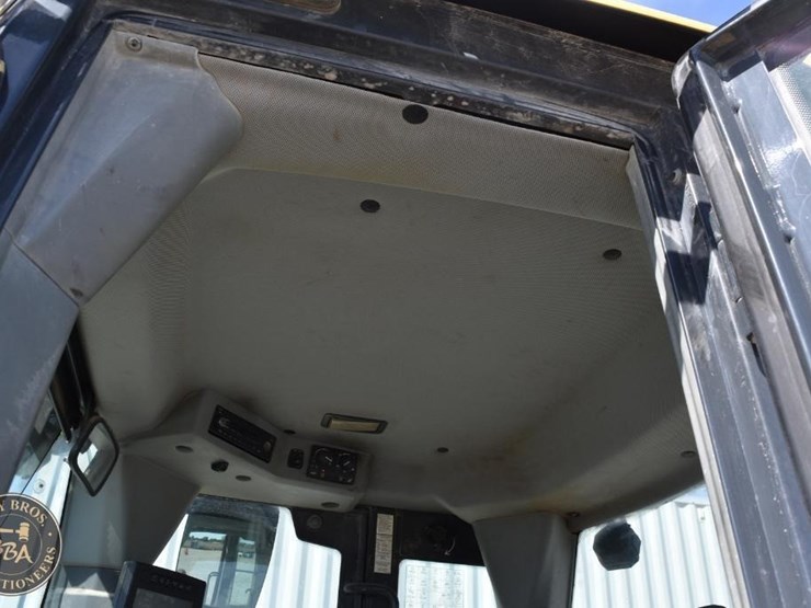 2021-deere-744l-image-56