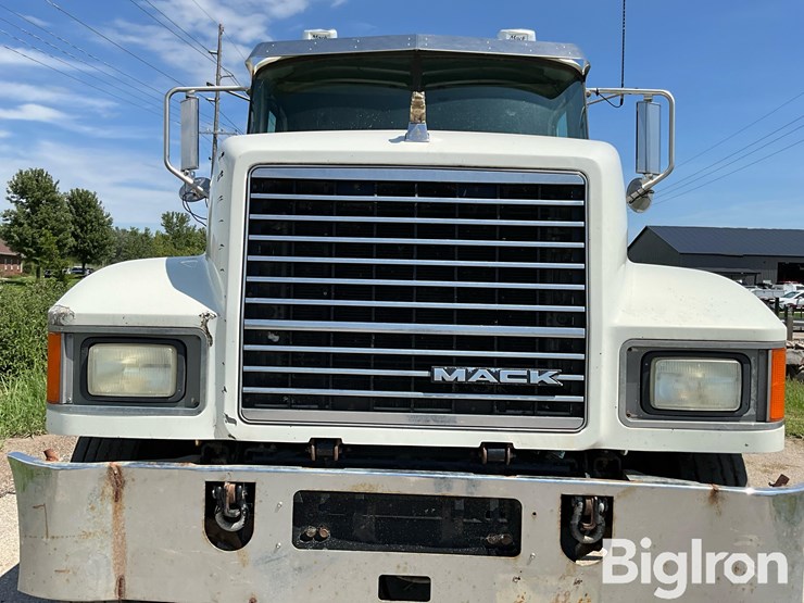 2015-mack-pinnacle-chu613-image-19