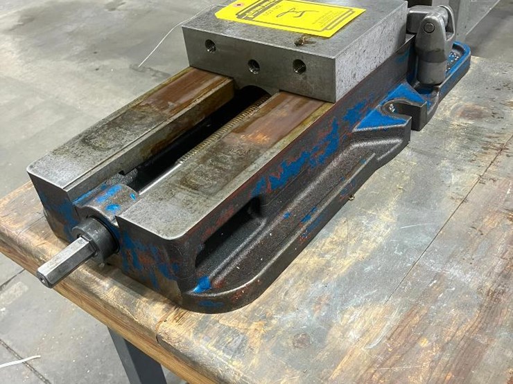 gs-8"-milling-vise-image-1