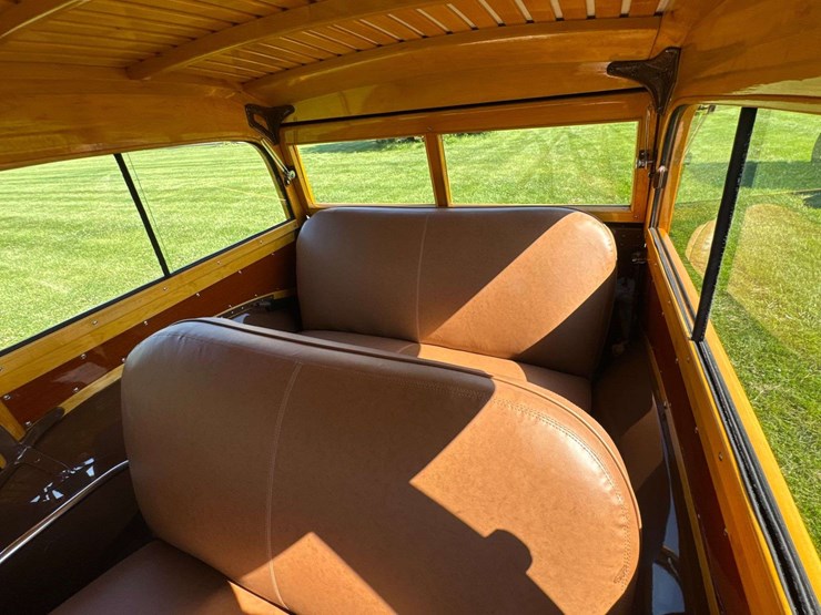 1947-ford-super-deluxe-woody-wagon-image-53