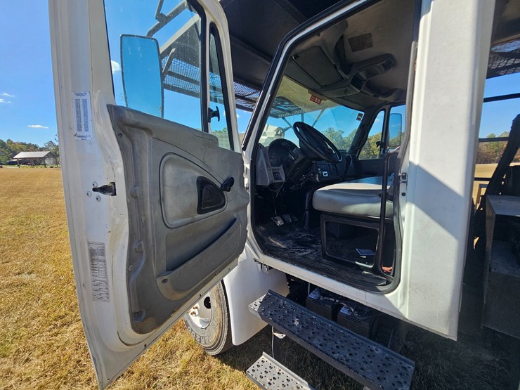 2005-international-durastar-4300-image-23