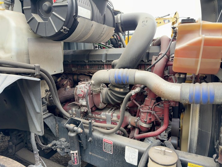 2018-mack-pinnacle-cxu613-image-11