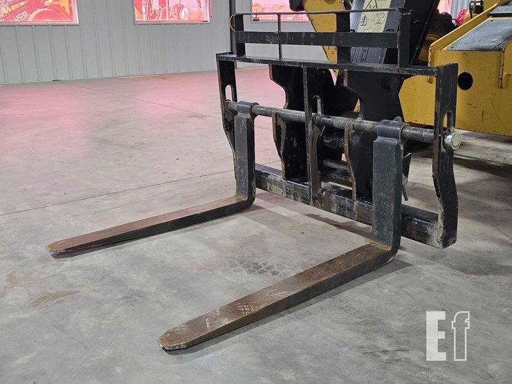 2018-caterpillar-tl943d-image-9