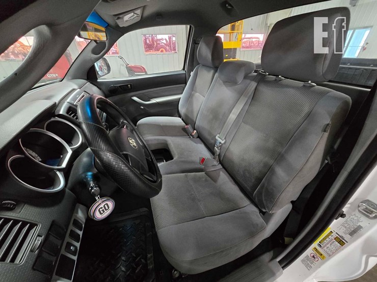 2013-toyota-tacoma-image-9