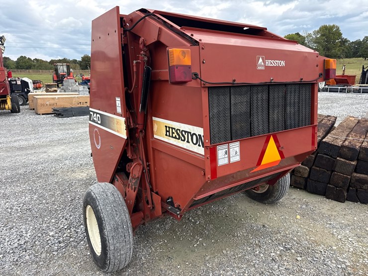 hesston-740-image-3