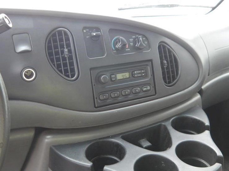 2006-ford-e350-image-21