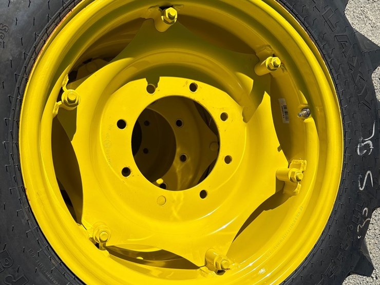 #1069-•-john-deere-r1-ag-tires-with-rims-image-5