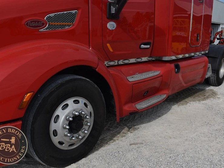 2014-peterbilt-579-image-13
