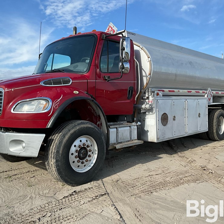 2013 FREIGHTLINER M2 106