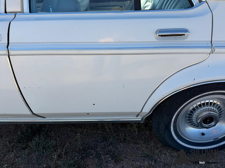 1977-lincoln-versailles-4-door-luxury-sedan-image-20