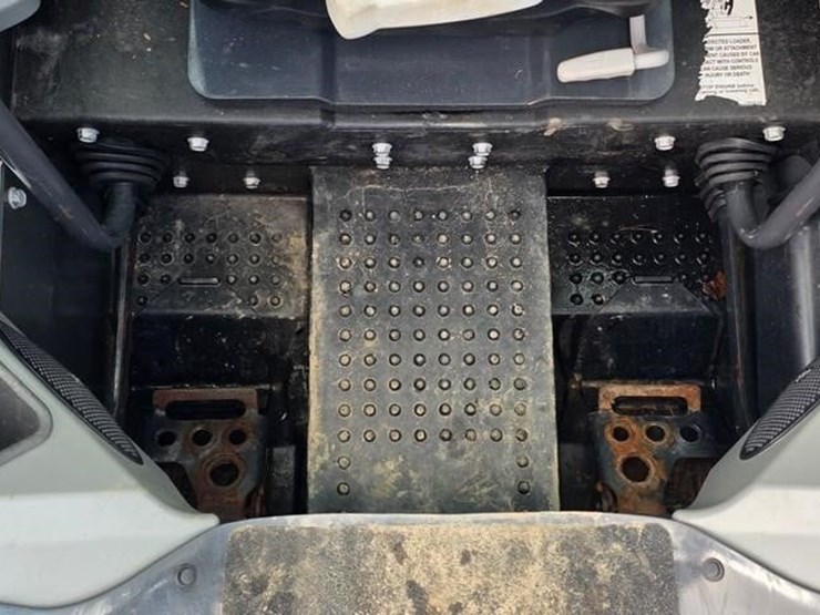 2018-bobcat-s550-image-43